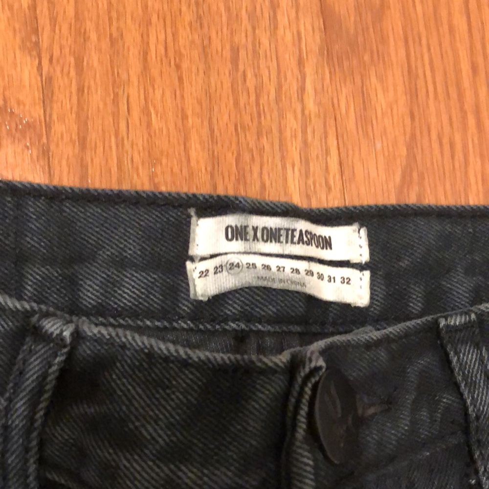 Distressed jeans size 24 - Picture 3 of 4